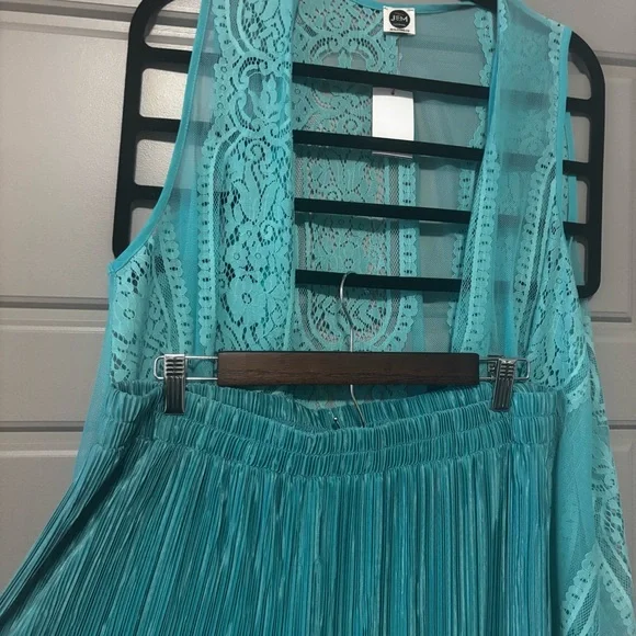 Fashion Nova set of trousers and a lace west ,color Tiffany,for tall women 5.92+ - Picture 8 of 16